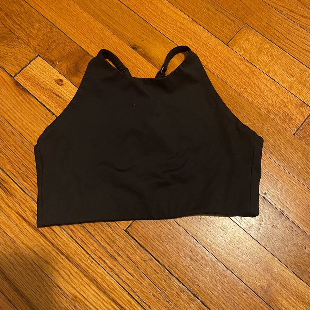 High neck sports bra
